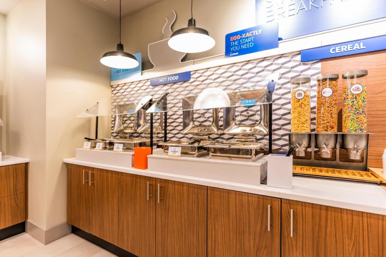 Holiday Inn Express & Suites Charlottesville By Ihg Extérieur photo