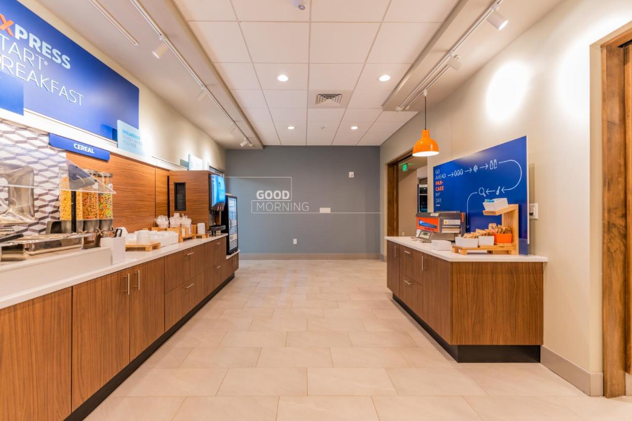Holiday Inn Express & Suites Charlottesville By Ihg Extérieur photo
