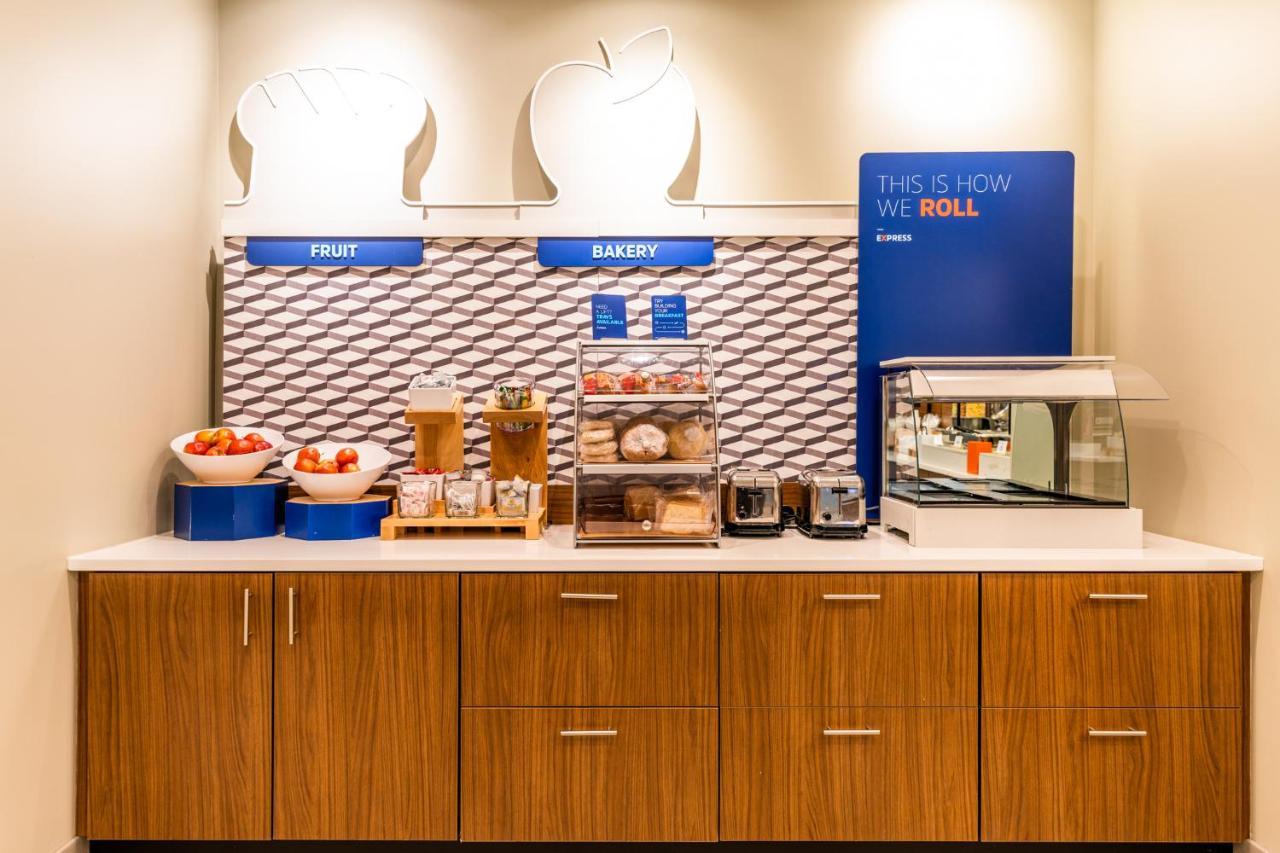 Holiday Inn Express & Suites Charlottesville By Ihg Extérieur photo