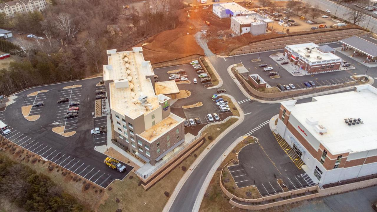Holiday Inn Express & Suites Charlottesville By Ihg Extérieur photo
